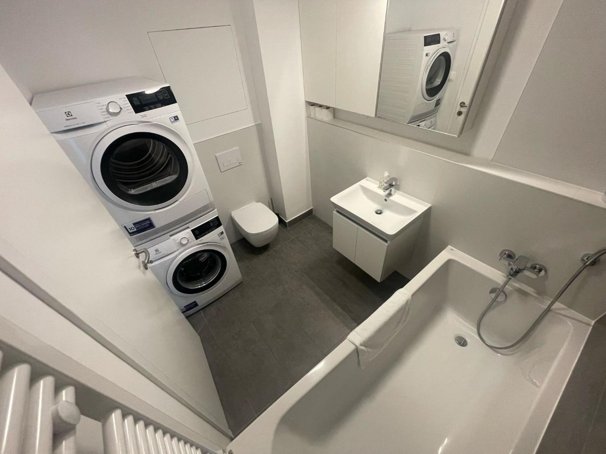 New Downtown Apartment Couple Minute From The Old Town Bratislava Bagian luar foto